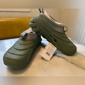 Mens Crocs Echo Sand Storm Mens Size 10/ Womens size 12